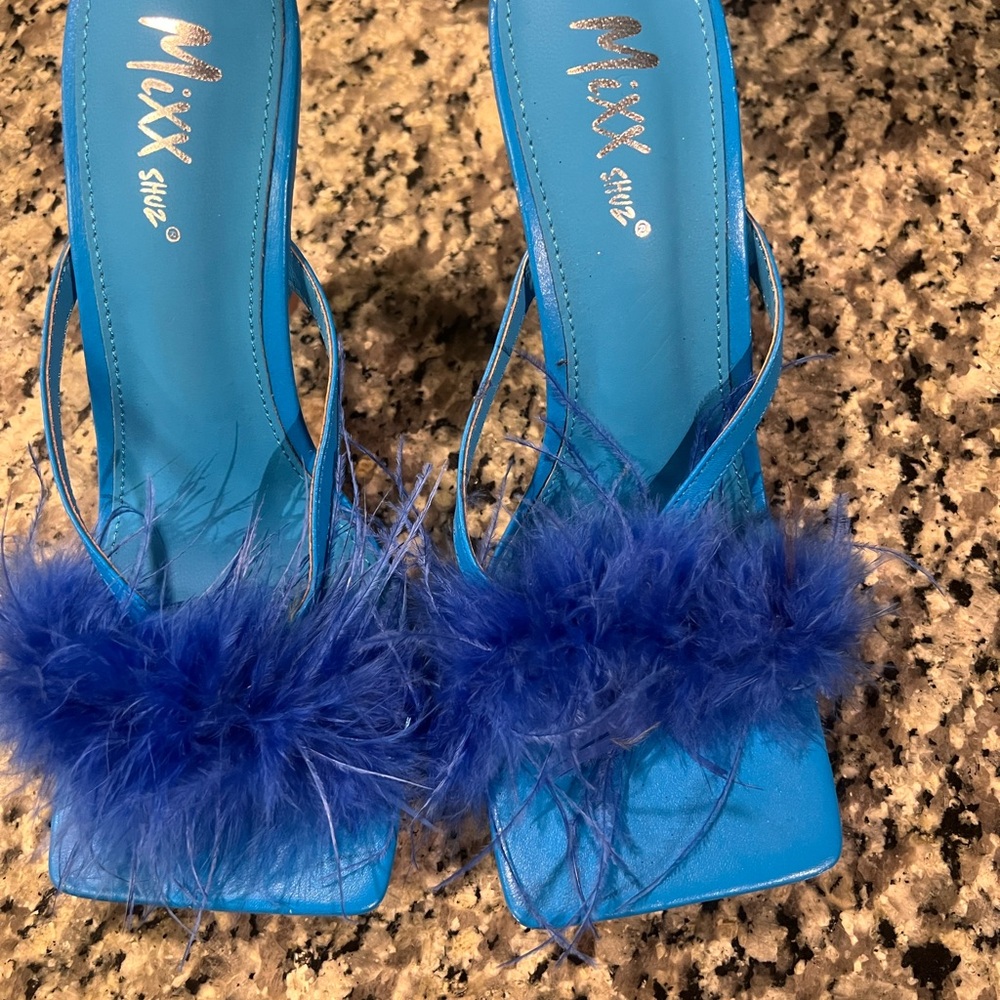Never Worn Mixx Shuz Bright Blue Feather Slide Heels